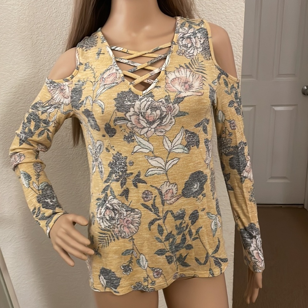 Love Fire Floral Cutout shoulder Long Sleeve Top